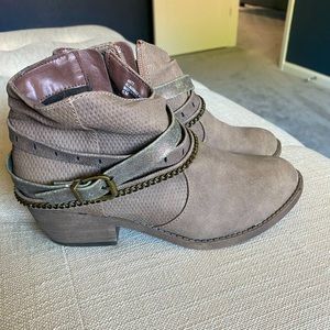 Tan booties, Size 6